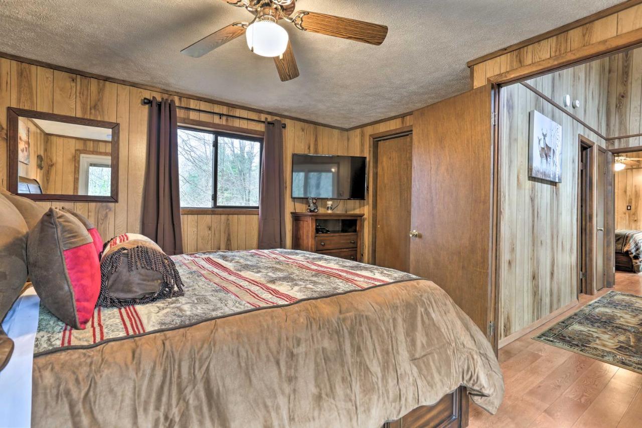 Bear Den Rustic Pocono Lake Home With Game Room! Dış mekan fotoğraf