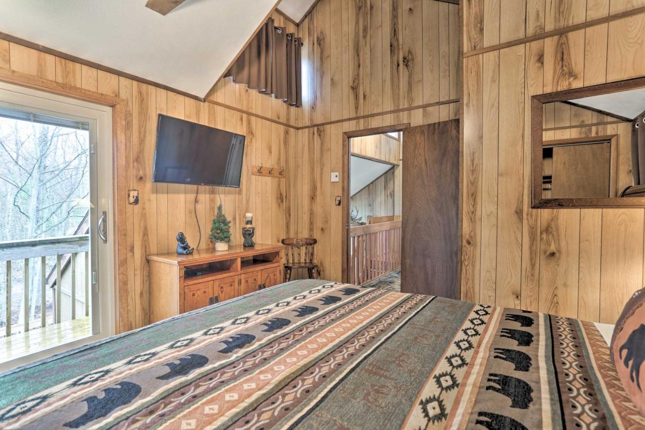 Bear Den Rustic Pocono Lake Home With Game Room! Dış mekan fotoğraf