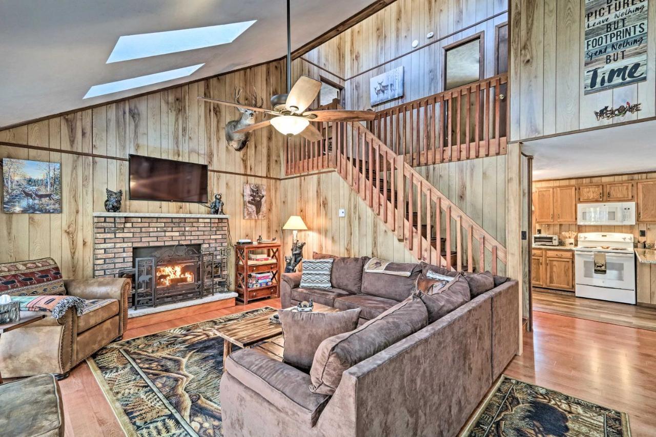Bear Den Rustic Pocono Lake Home With Game Room! Dış mekan fotoğraf