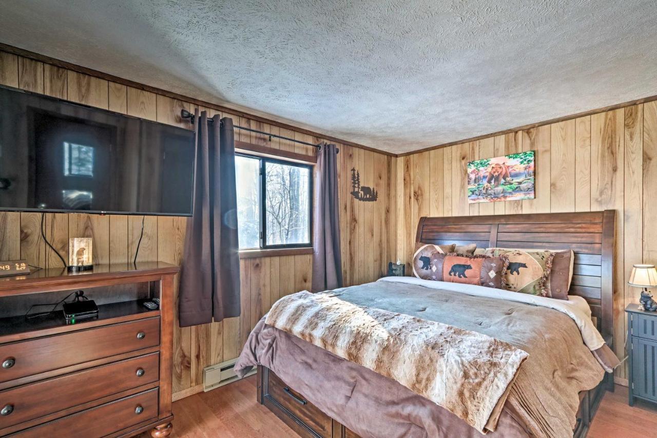 Bear Den Rustic Pocono Lake Home With Game Room! Dış mekan fotoğraf