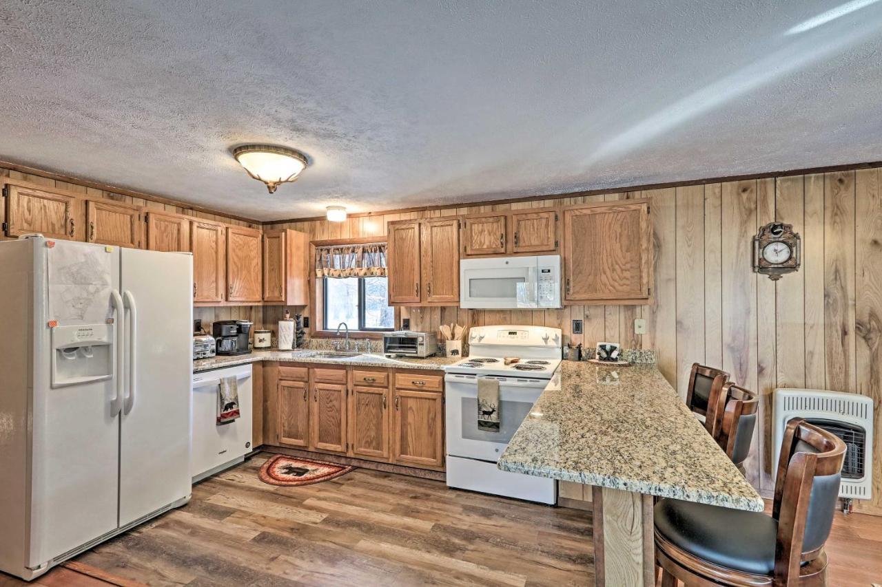 Bear Den Rustic Pocono Lake Home With Game Room! Dış mekan fotoğraf